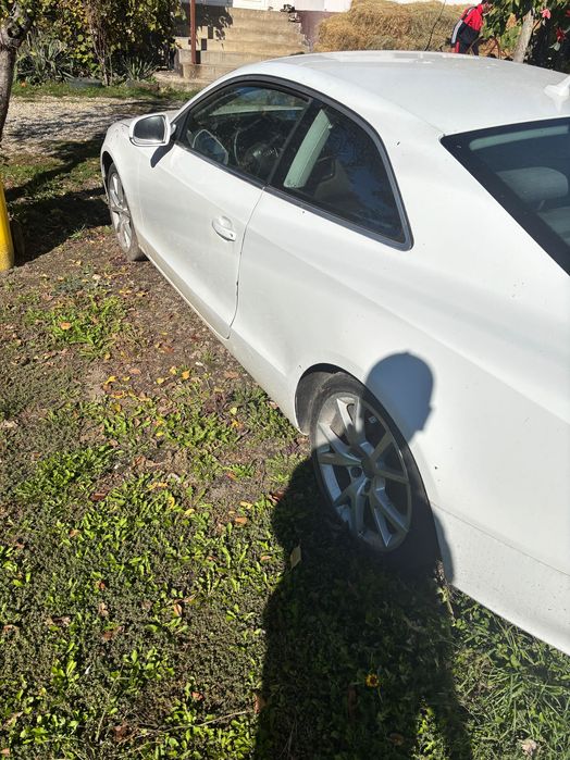 Vand Audi A5 2.0tfsi coupe (motorul are mici probleme)