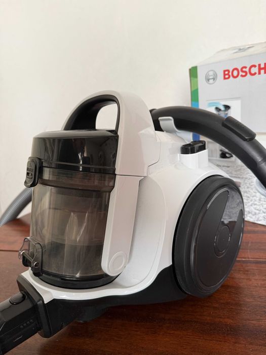 Прахосмукачка Bosch Bagless Series 2