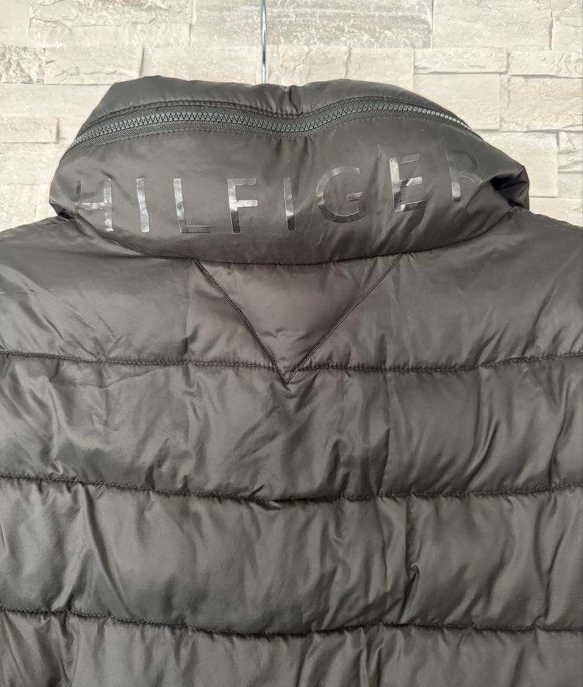 Tommy Hilfiger яке в размер L