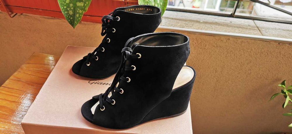 Оригинални маркови дамски обувки GIANVITO ROSSI - 37,5 номер