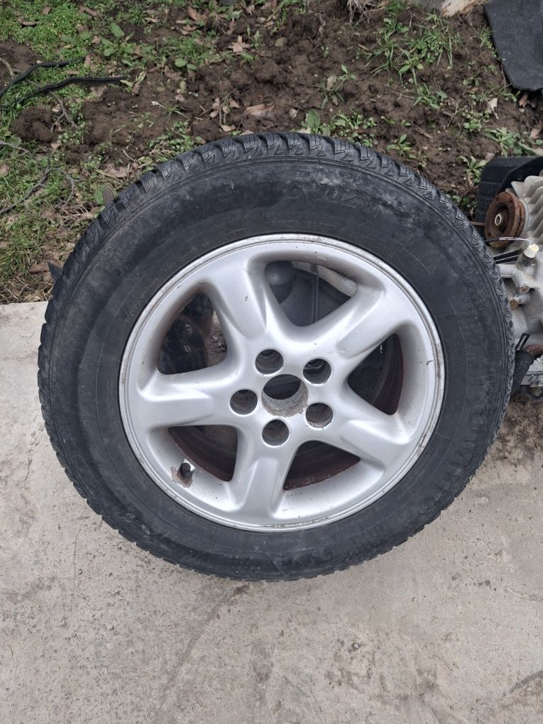 джанта със гума r16 за toyota rav 4