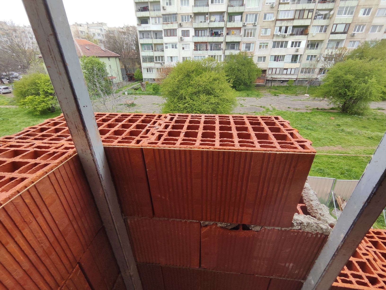 Телескопични водачи за зидария с вградена пружина.