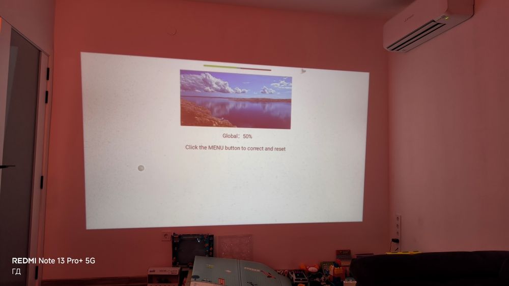 Проектор с андоид за домашно кино изживяване