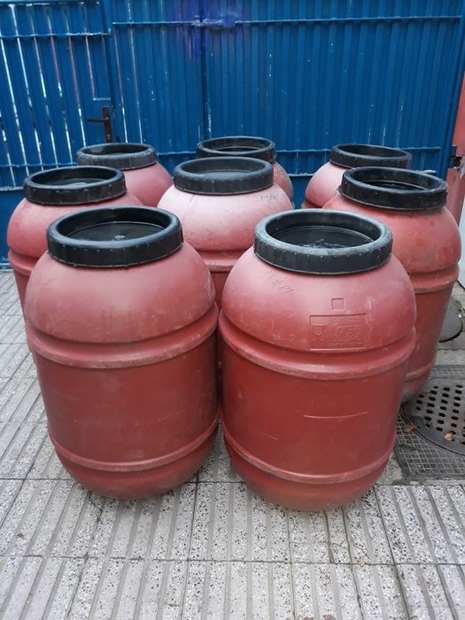 Butoaie plastic foarte groase cu capac cu filet și garnitură preț 100