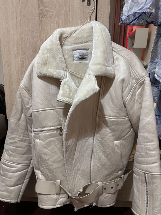 Белую короткую дубленку