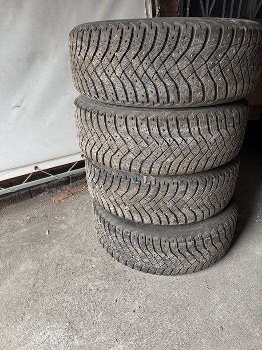 Продам автошины зимние Goodyear 225/60/18