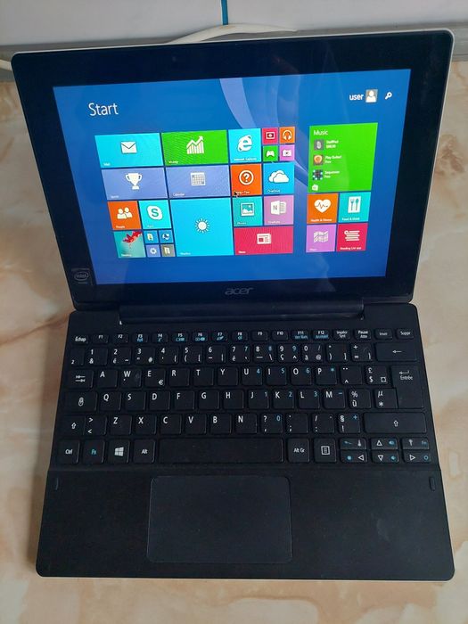 Vând laptop (tabletă + tastatură) Acer POYCY, perfect funcțional /poze