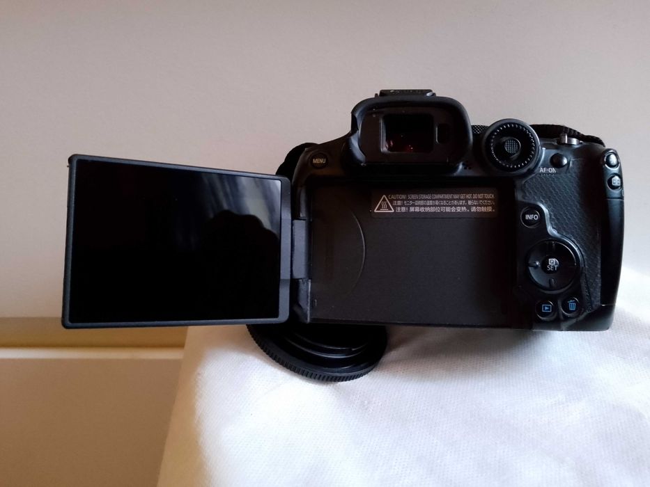 Canon R7 aparat foto