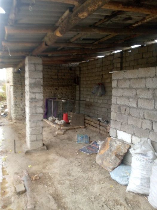 Uy sotiladi 7 sotish 7000 mingdan Яна келишамиз4 xona uy bor