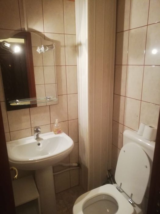 Închiriez apartament 3 camere