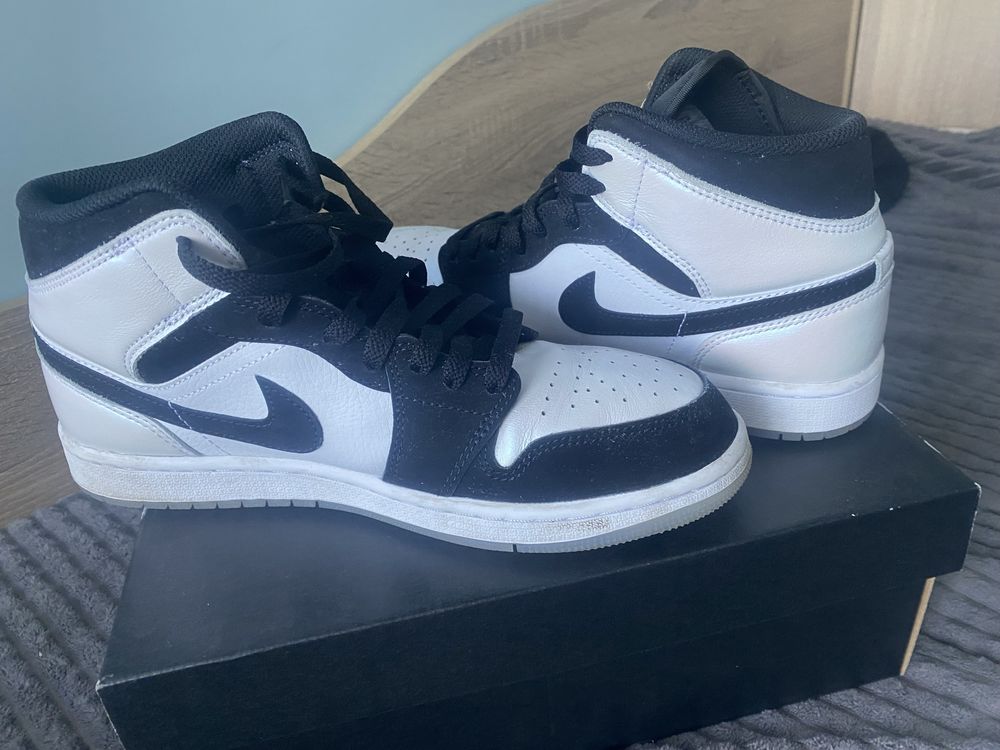 Обувки Air Jordan 1 Mid SE