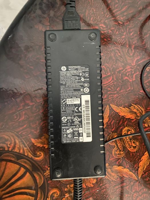 Блок питание(заярдное устройство) для ноутбуков