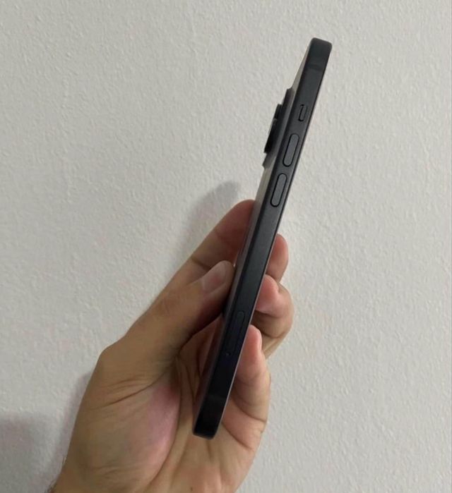 iPhone 15  92% Bateria  128 GB