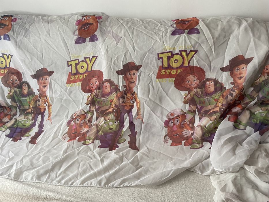 Vând perdele cu Toy Story