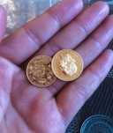 Vând monede mici placate cu aur de 14k