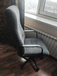 Удобное офисное кресло