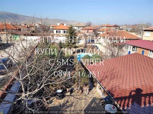 кодо 62241. Двуетажна тухлена къща 170м2 с двор 800м2 с гаражи.