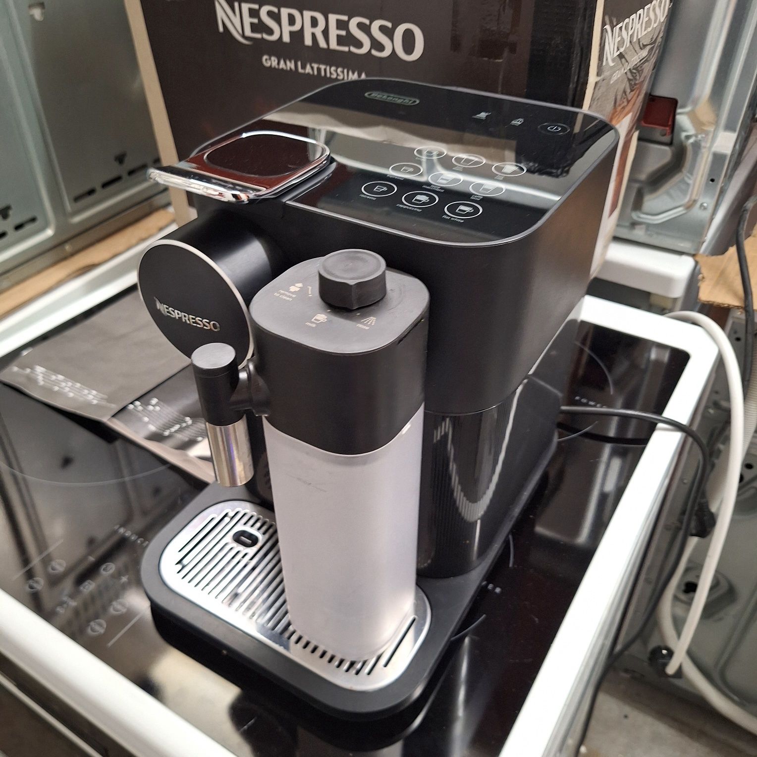 Delonghi Nespresso Gran Lattissima кафе машина
