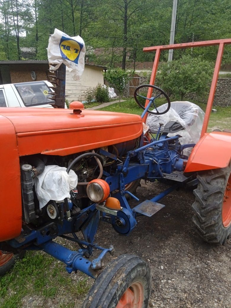 Tractor Fiat cu troliu