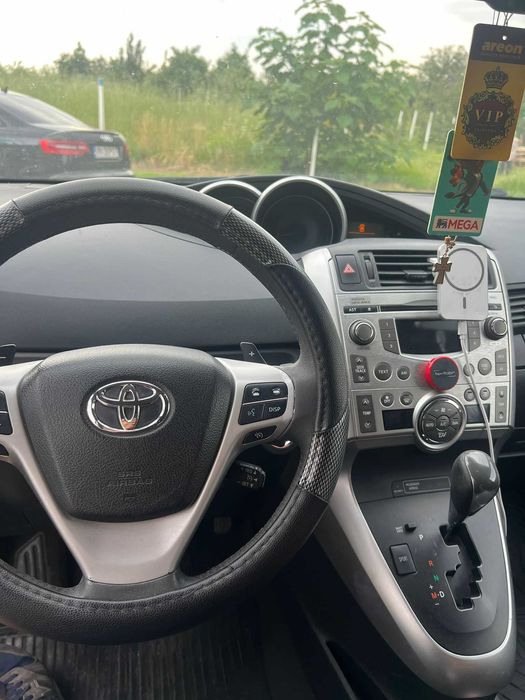 Vand toyota verso 7 locuri ideala pentru familie