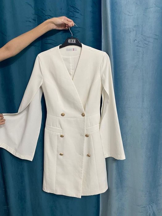 Платье пиджак белого цвета