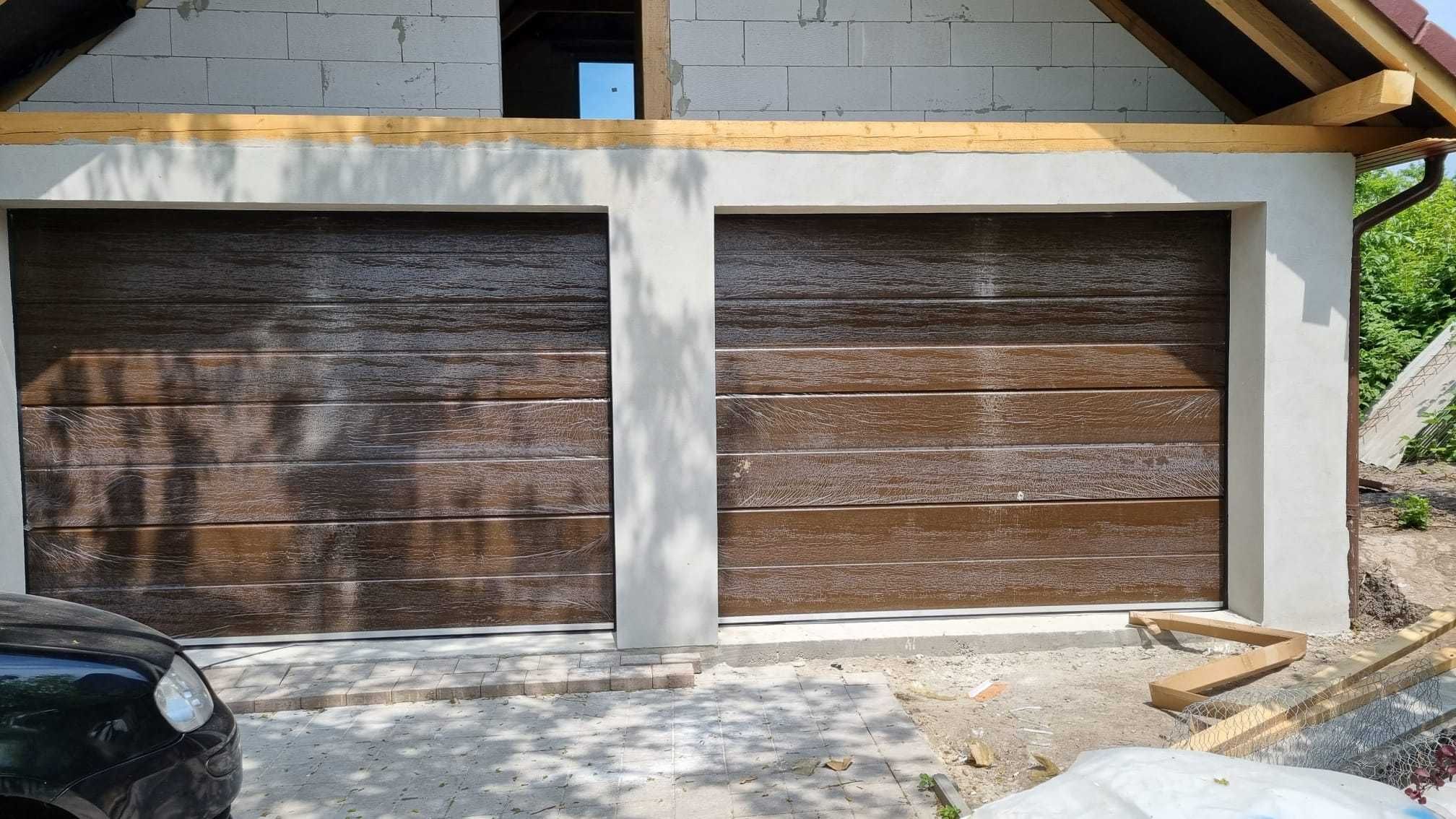 uși de garaj automatizate cu 3 hublouri
