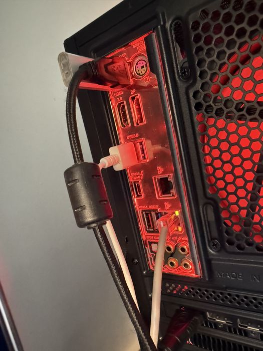 Vand Schimb Pc gaming i7 32 Ram RTX 2060 Super 8Gb SSD 1Tb RGB