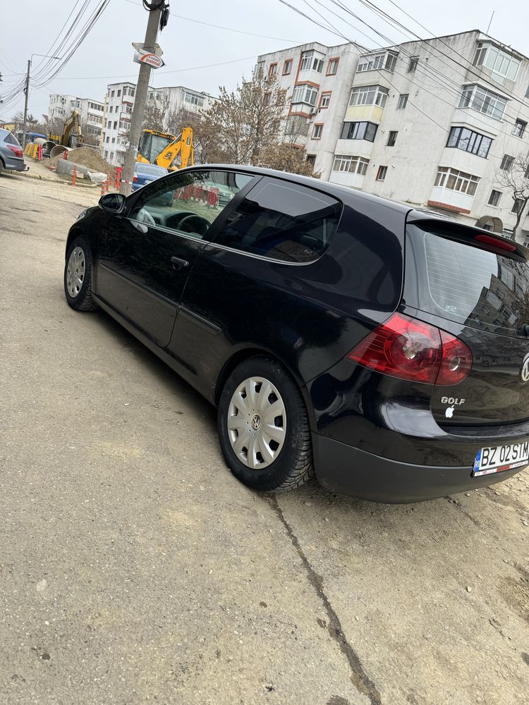 Vând Golf 5 1.4 benzină