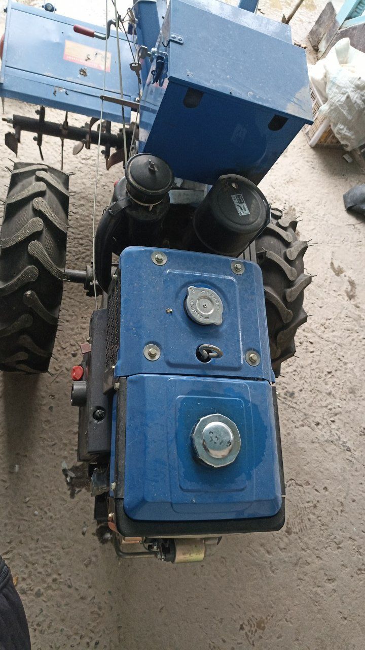 Yer haydaydigan traktor ideal holatda