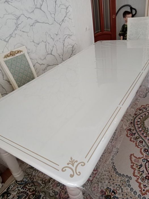 Продается стол в отличном состоянии почти новый