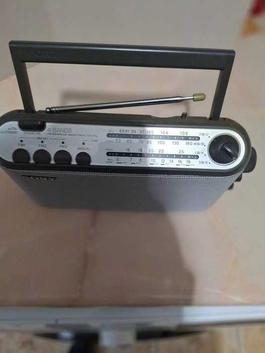 Radio SONY model ICF-903L