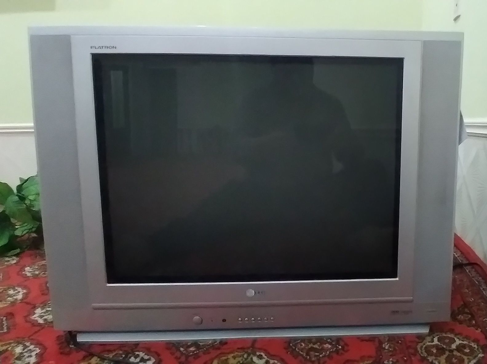 Телевизор LG 72лик сотилади