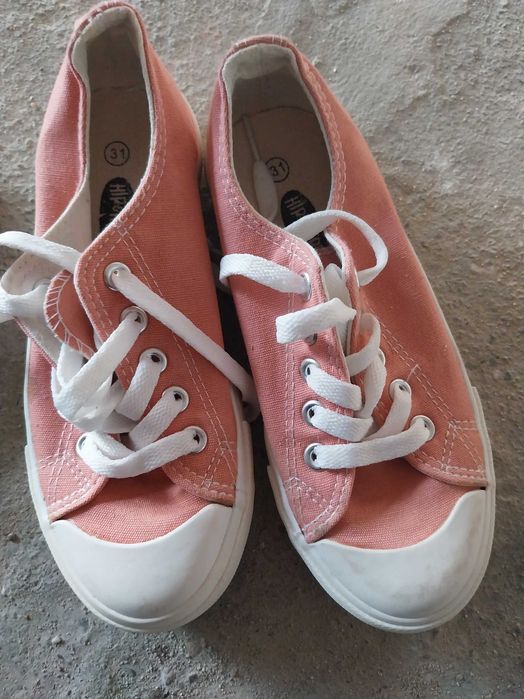 tenesi  fete marimea 31