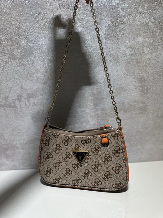 чисто нова чанта Guess