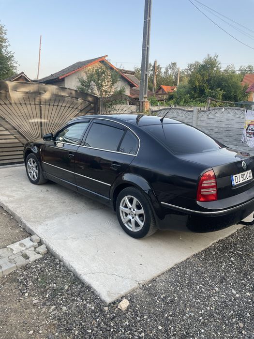 Vand skoda superb anul 2006 motor 1,9 TDI acte valabile