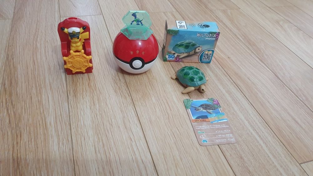 Jucarii Pokemon și Playmobil