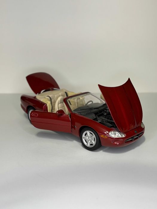 Jaguar XK 1:18 Bburago Vișiniu Macheta Auto
