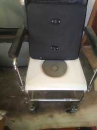Продавам комбиниран тоалетен стол HCDA на MEYRA
