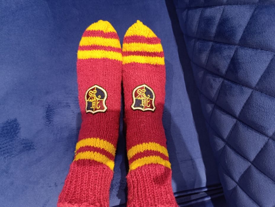 Для настоящих фанатов Гарри Поттера,вязаные носки Гриффиндора