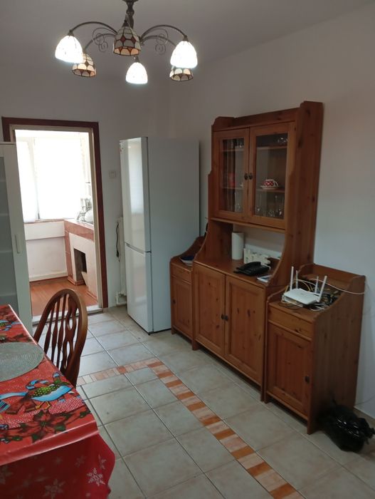 Inchiriez apartament cu 3 camere
