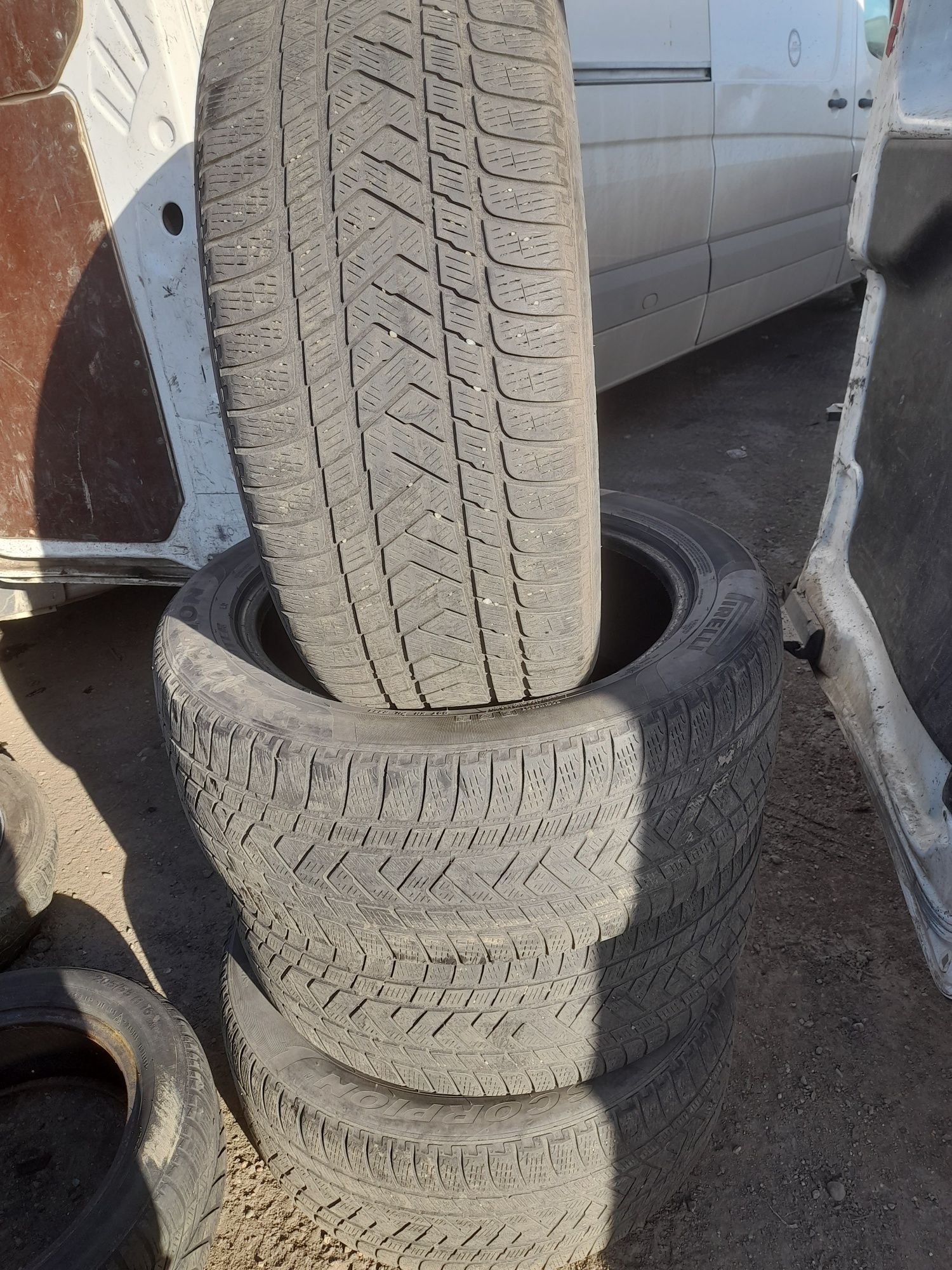 Vând set 4 anvelope 285 45 20 pireli de iarna bune dot 2019