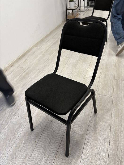Продаються офисные стулья