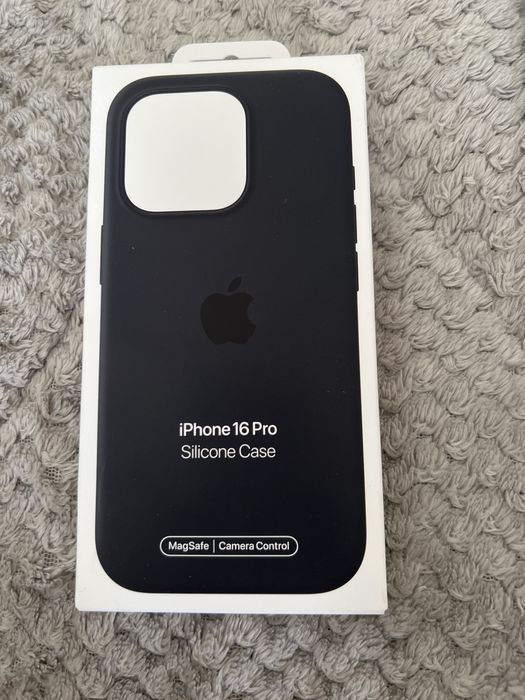 Iphone 16 pro black apple case