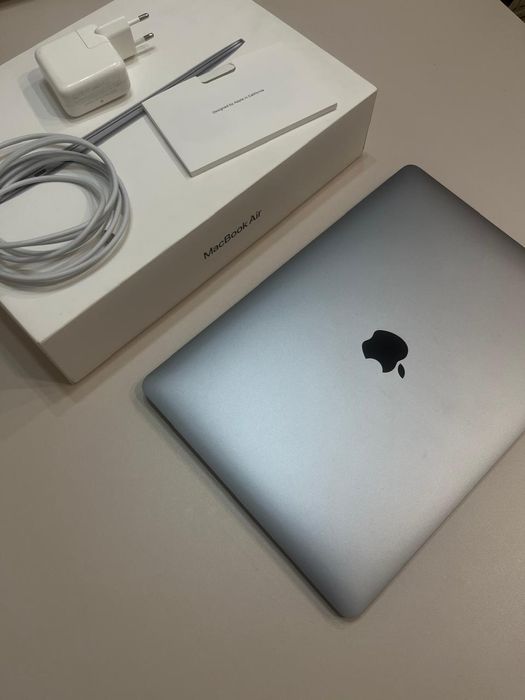 MacBook Air 13" (2020, M1)