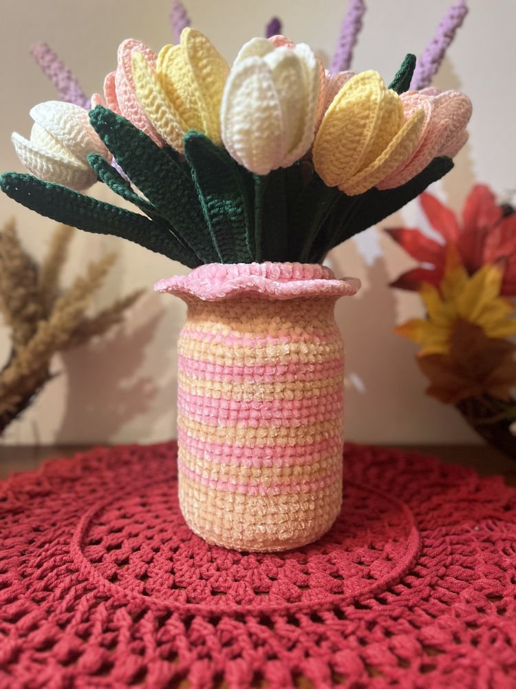 Вязанный букет цветов тюльпаны