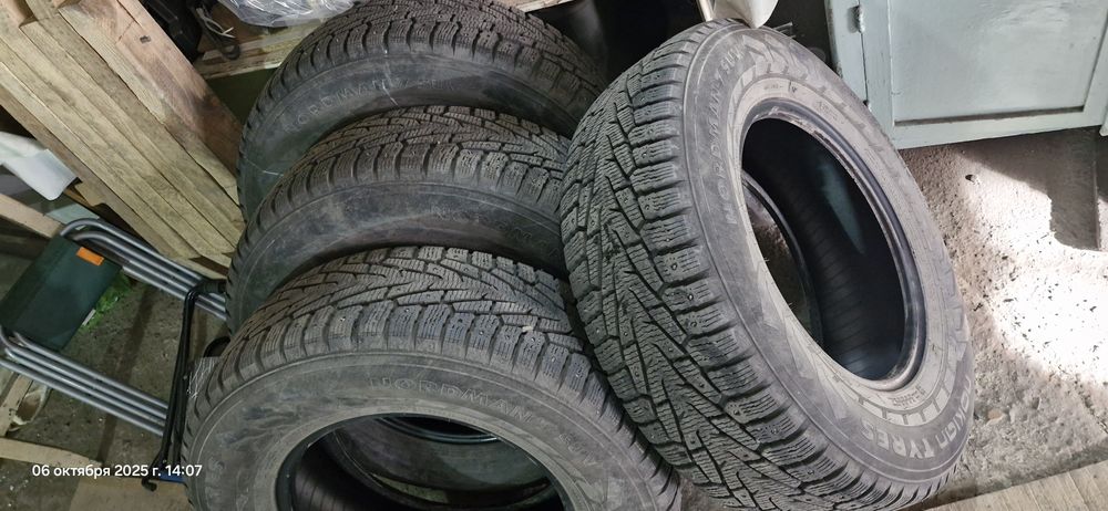235/70-R16. Продаю комплект зимней шипованной резины