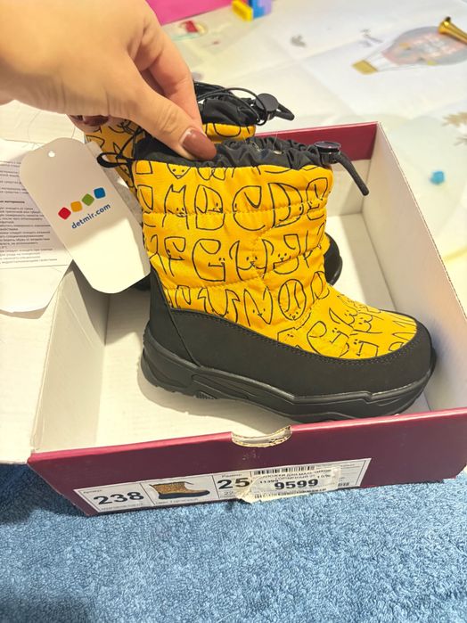 Продам зимние ботинки 25 размера на мальчика 2-3 года