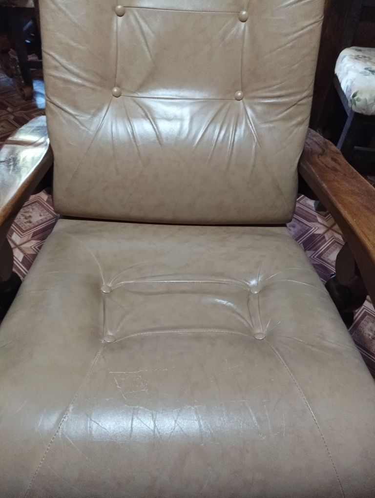 Кресло от масив и кожа