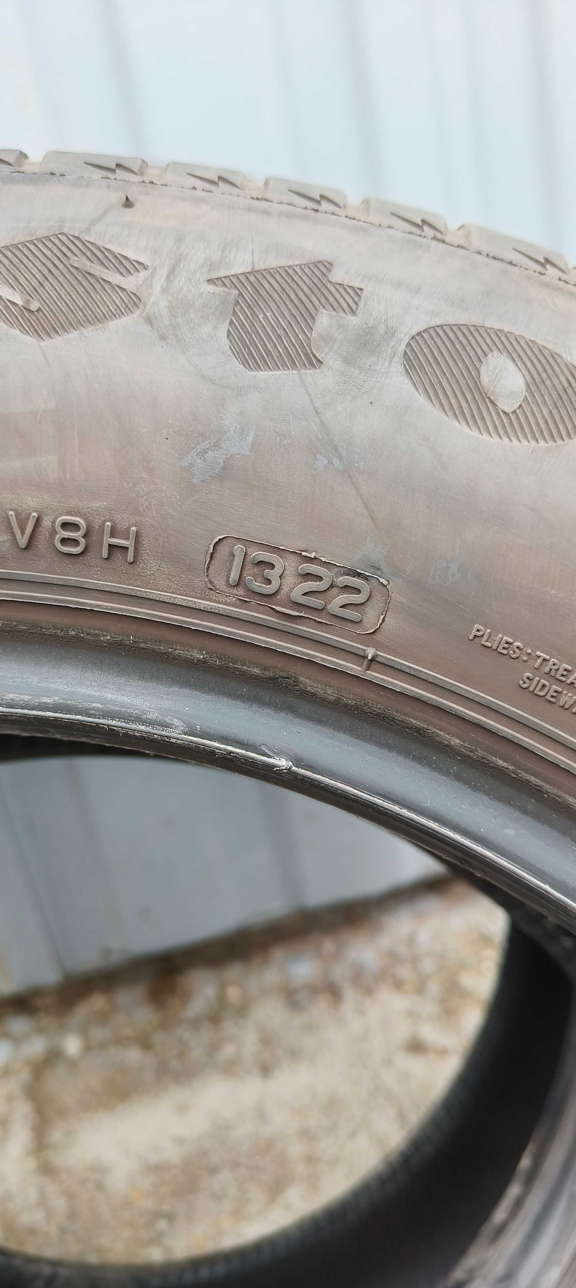 Vand 4 cauciucuri 215/60R17 (2 buc toyo si 2 buc firestone)