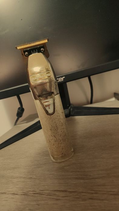 Vând mașini de tuns WAHL BeByliss